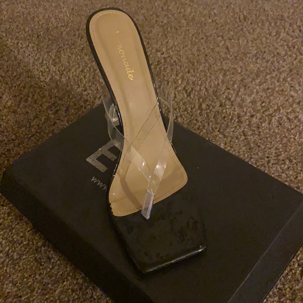Black flip flop sandle heel